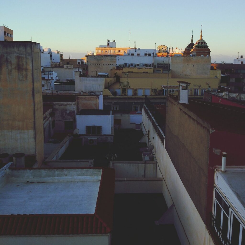 Sunrise on roofs #toit #ville #lever de soleil #Almería #espagne #andalousie #City #Cityscape #sky #Architecture