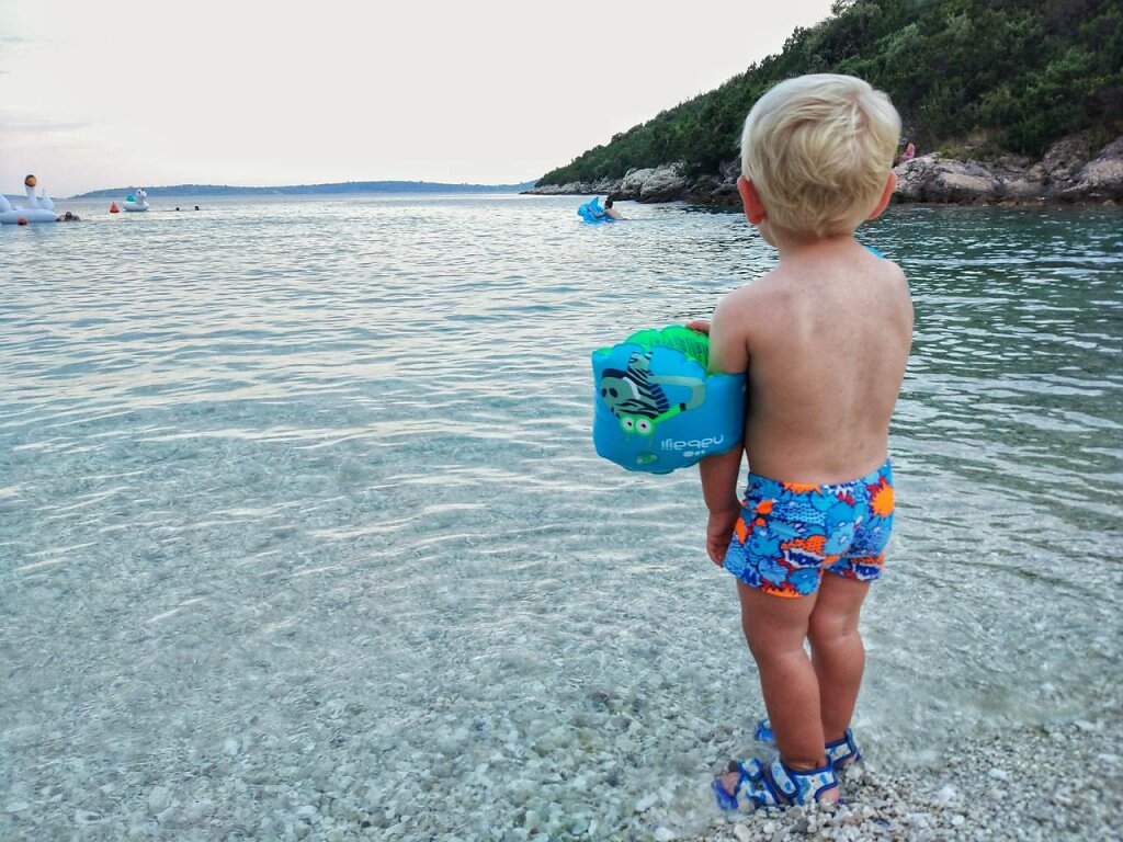 Still waiting for THE wave #plage #blond #enfant #bricedenice #blond hair #water #human back #child #sea #beach #Males  #childhood